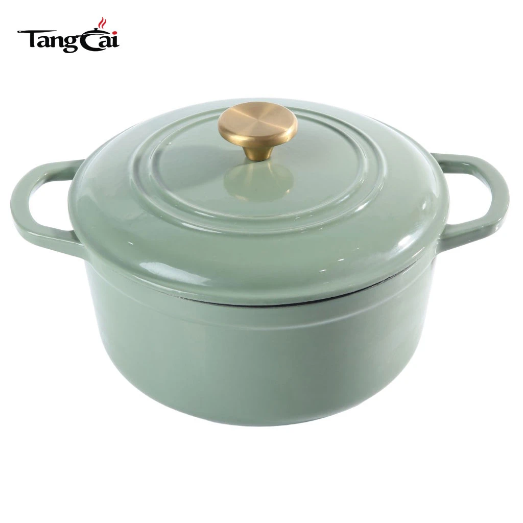 Moderne salbeigr&uuml;ne 5QT-Emaille Schmortopf aus Gusseisen mit goldenem Knopf zum Backen von Sauerteigbrot
