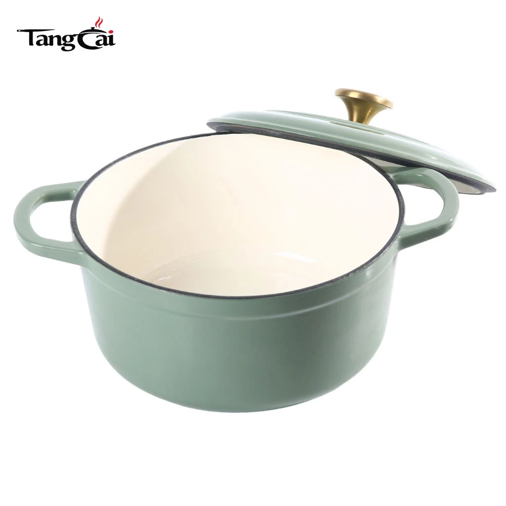 Moderne salbeigr&uuml;ne 5QT-Emaille Schmortopf aus Gusseisen mit goldenem Knopf zum Backen von Sauerteigbrot