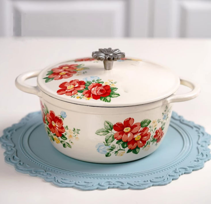 Produktvorschlag für spezielles Gusseisen-Kochgeschirr: Vintage Floral emaillierter Schmortopf aus Gusseisen
